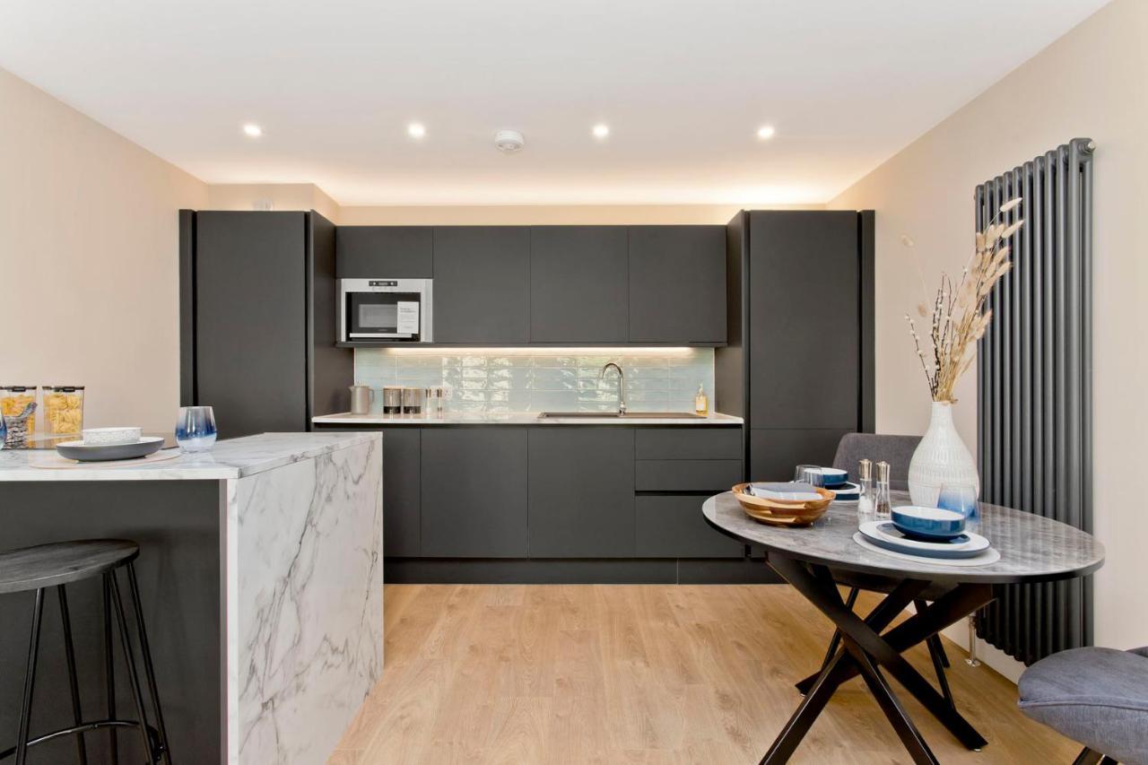Modern City Centre 2 Bedroom 2 Bathroom Apartments, Main Door Ground With Private Parking EDI Eksteriør bilde