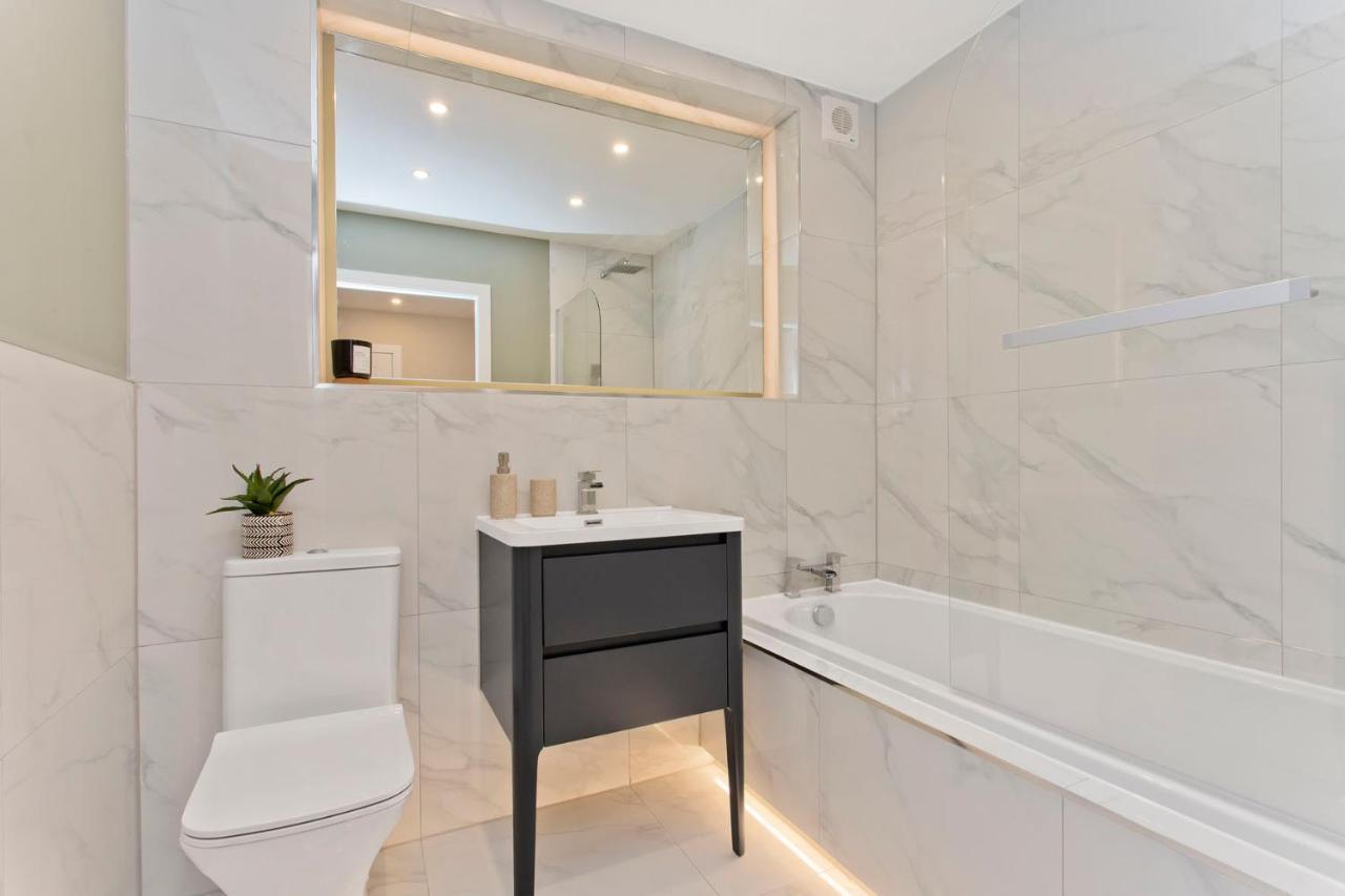 Modern City Centre 2 Bedroom 2 Bathroom Apartments, Main Door Ground With Private Parking EDI Eksteriør bilde